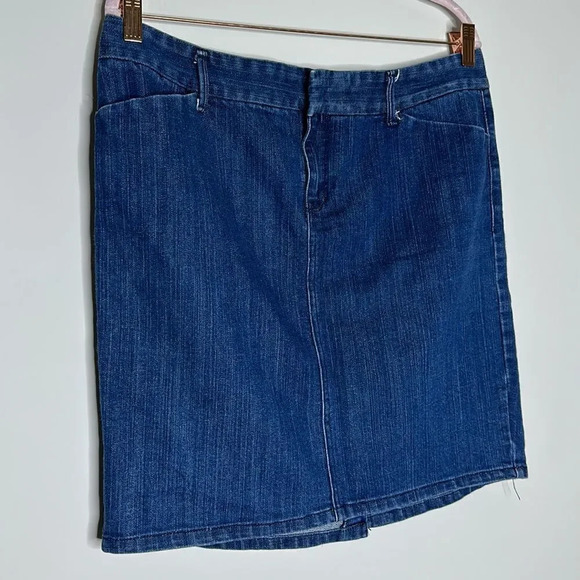 Old Navy Blue Denim Skirt - Picture 2 of 6